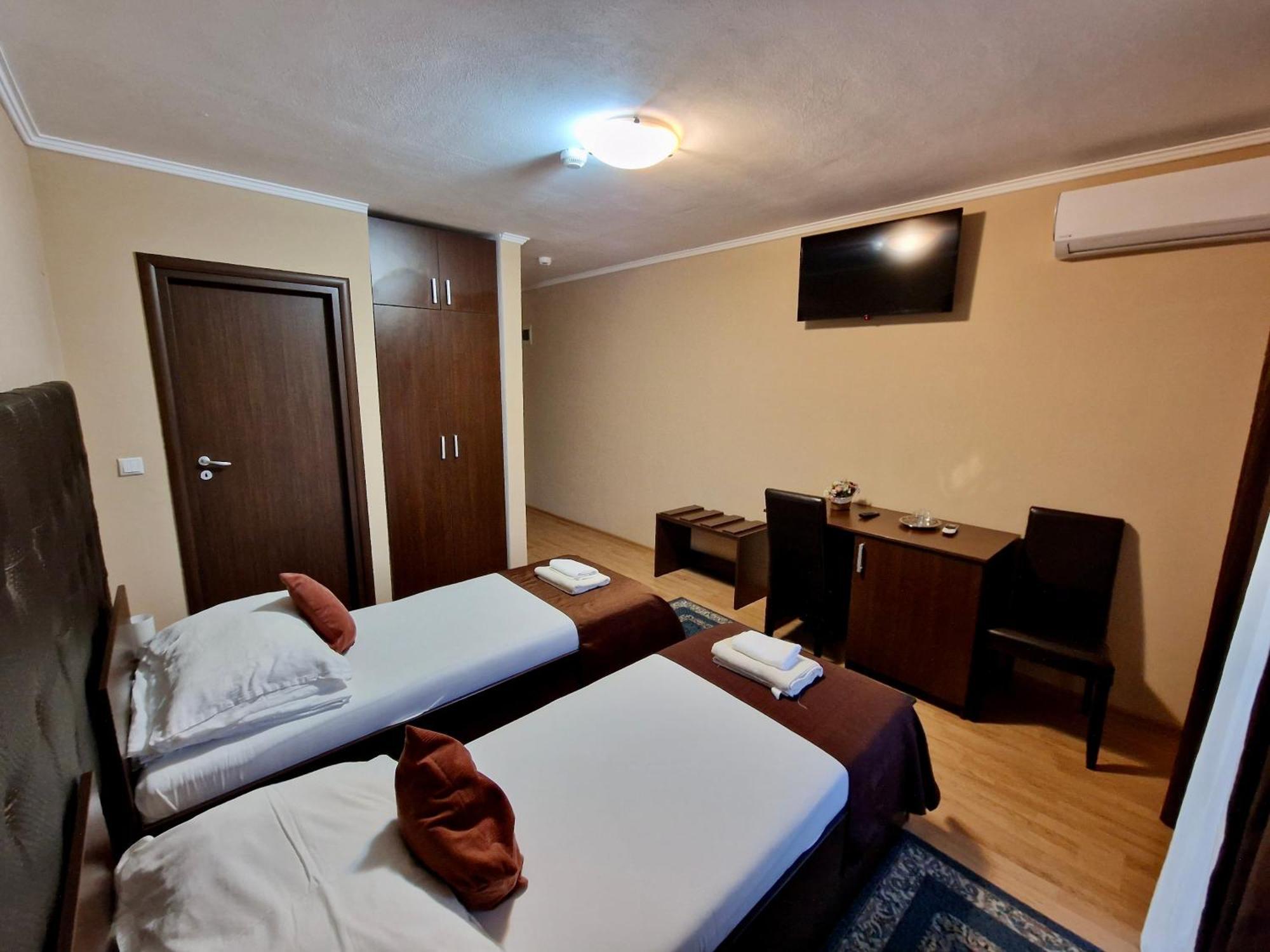 Hanul Lui Bogdan Economy Inn Făget Εξωτερικό φωτογραφία
